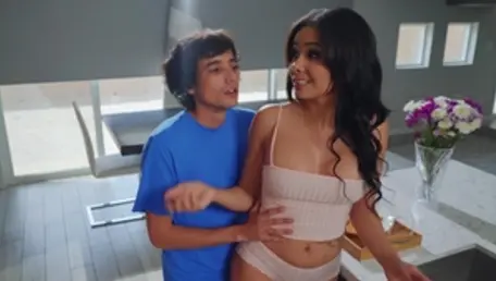 Moms In Control: BBW Aaliyah Hadid masturbating